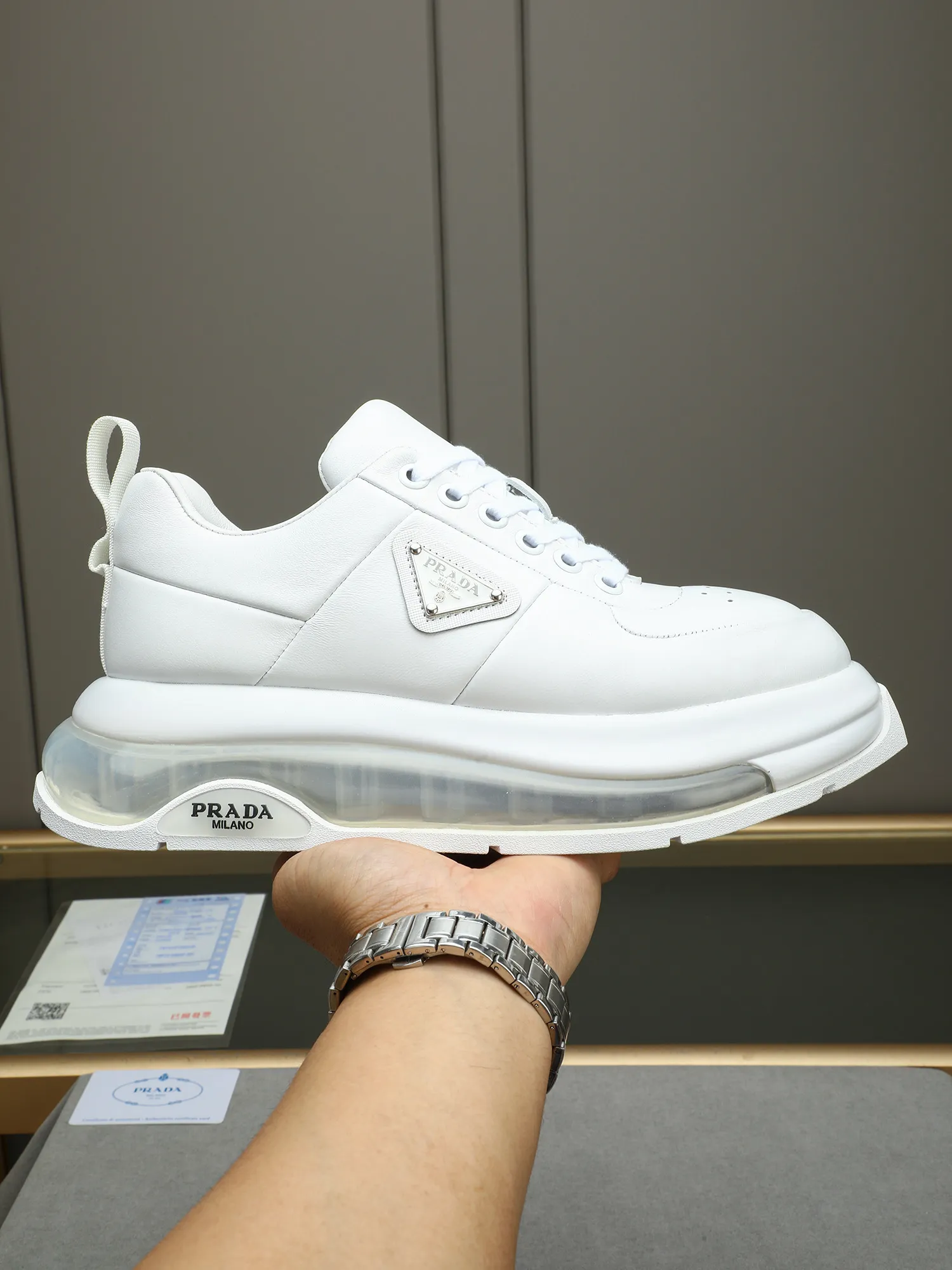 Men's shoes 💰640 Prada/Prada Men's casual shipping, imported cowhide upper, prada triangle logo, lambskin lining, original air cushion sole, rubber sewing process, rubber bottom layer, excellent shock absorption effect, comfortable on the feet! Size: 39-44 (38 45 customized)